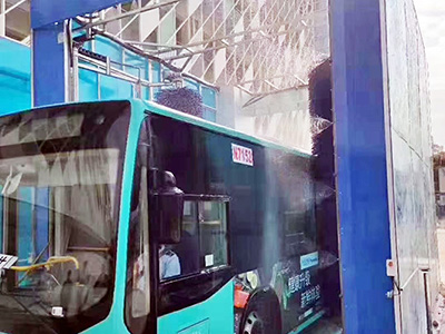 Equipo de lavado para camiones y autobuses